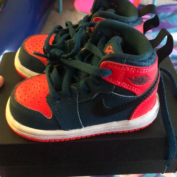 Retro 1 “Chris Paul” Jordan’s - Picture 3 of 4